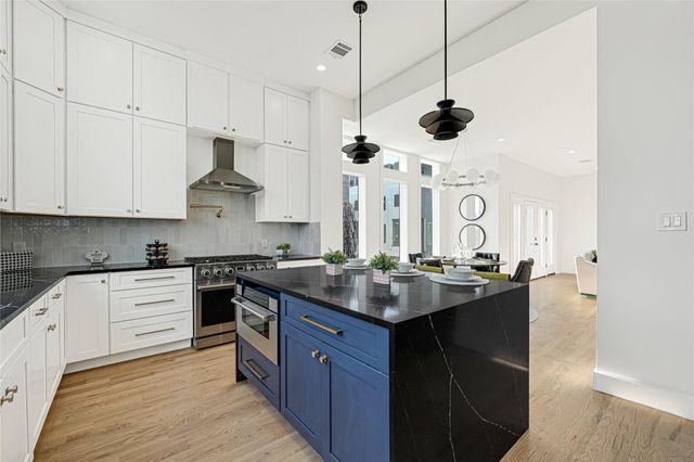 5619 Val Verde Street, Houston, TX 77057