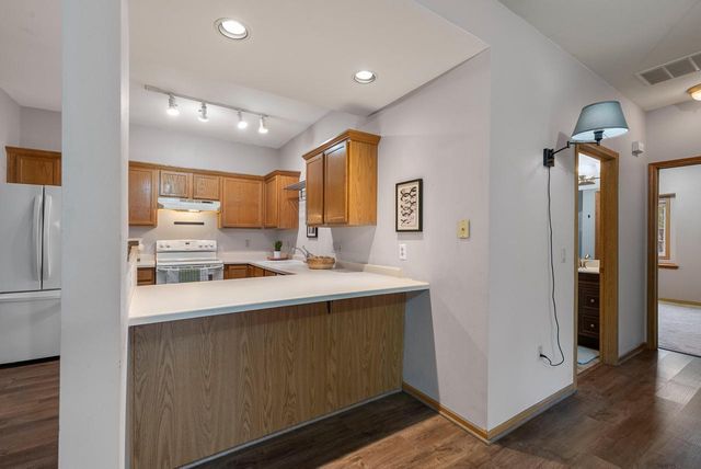 180 W Oak Leaf DRIVE, Oak Creek, WI 53154