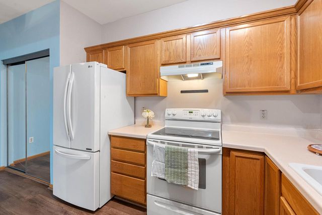 180 W Oak Leaf DRIVE, Oak Creek, WI 53154