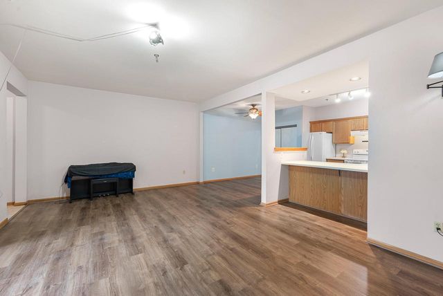 180 W Oak Leaf DRIVE, Oak Creek, WI 53154