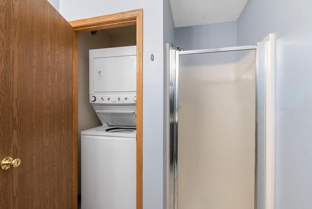 180 W Oak Leaf DRIVE, Oak Creek, WI 53154