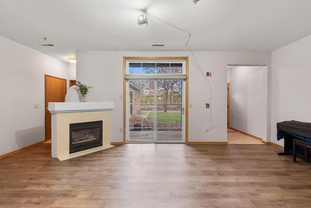 180 W Oak Leaf DRIVE, Oak Creek, WI 53154