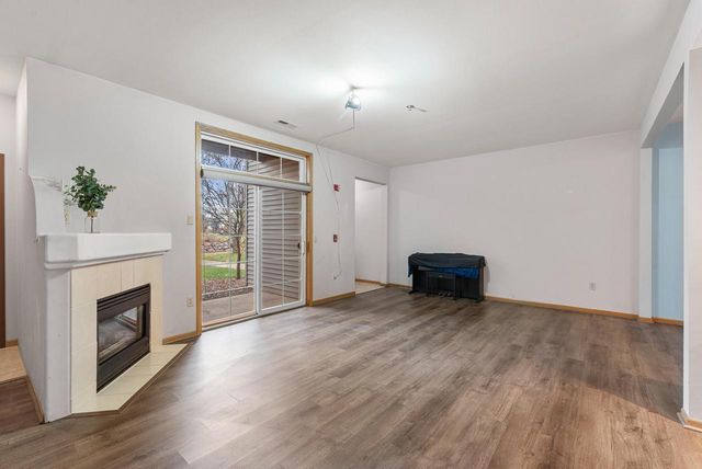 180 W Oak Leaf DRIVE, Oak Creek, WI 53154