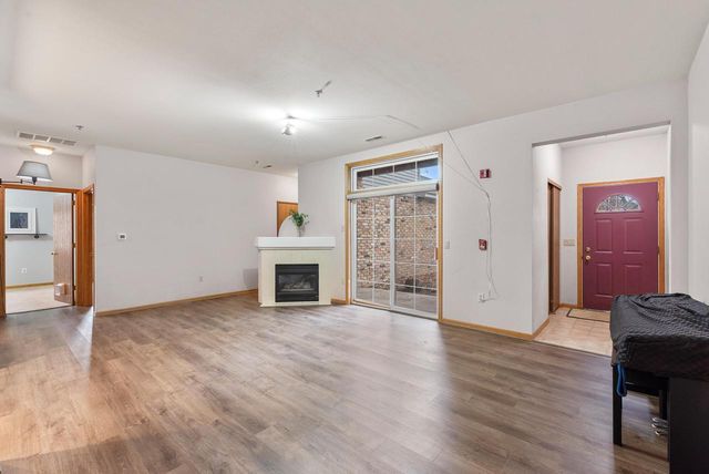 180 W Oak Leaf DRIVE, Oak Creek, WI 53154