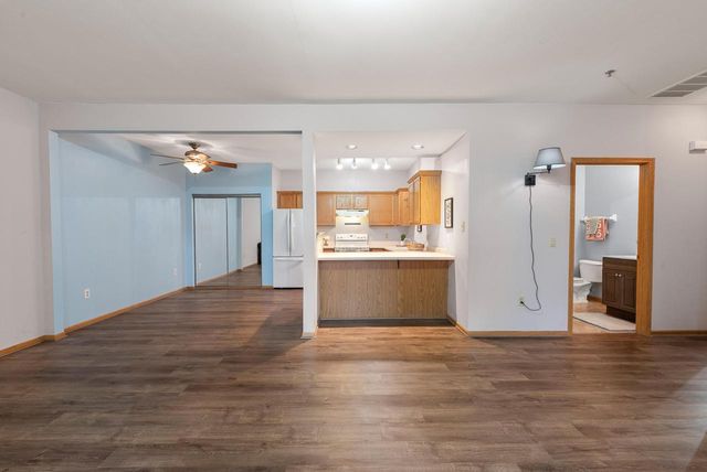 180 W Oak Leaf DRIVE, Oak Creek, WI 53154