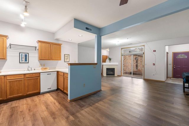 180 W Oak Leaf DRIVE, Oak Creek, WI 53154