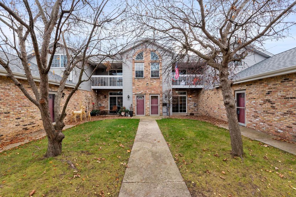 180 W Oak Leaf DRIVE, Oak Creek, WI 53154