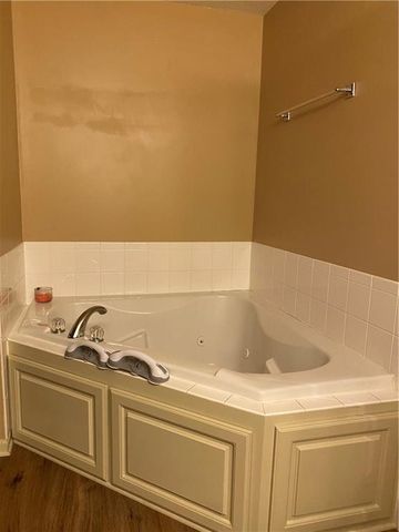 2301 Richwood Circle, Blue Springs, MO 64015