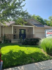 2301 Richwood Circle, Blue Springs, MO 64015