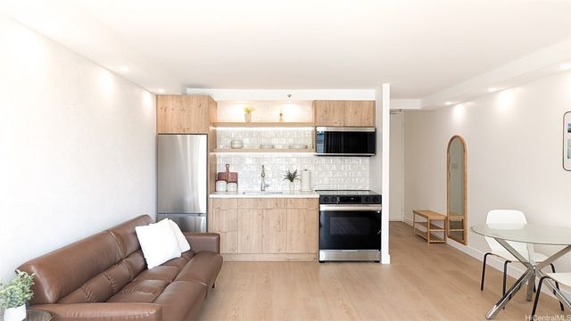 364 Seaside Avenue 508, Honolulu, HI 96815