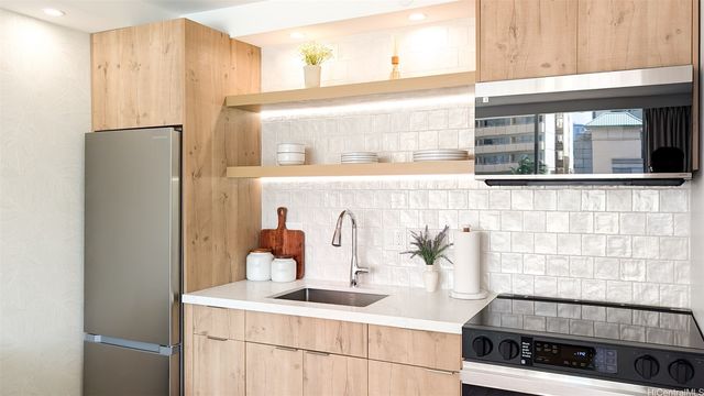 364 Seaside Avenue 508, Honolulu, HI 96815