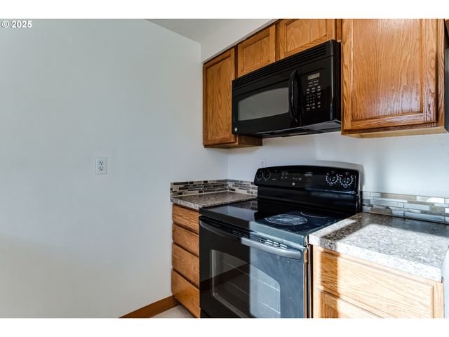 3503 OREGON Ave, Springfield, OR 97478