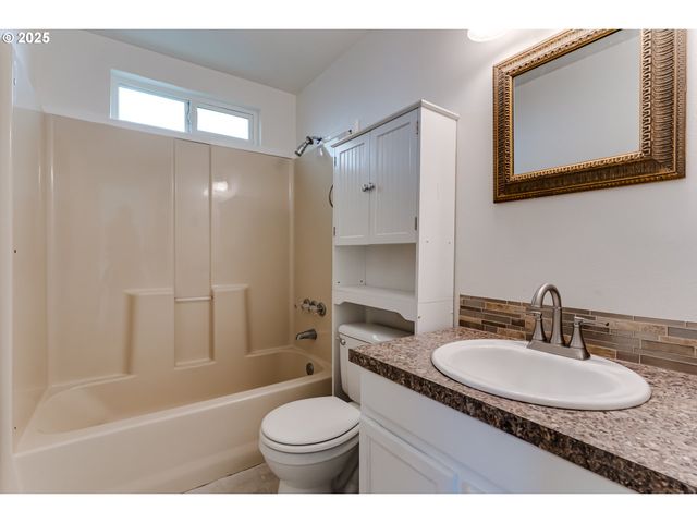 3503 OREGON Ave, Springfield, OR 97478