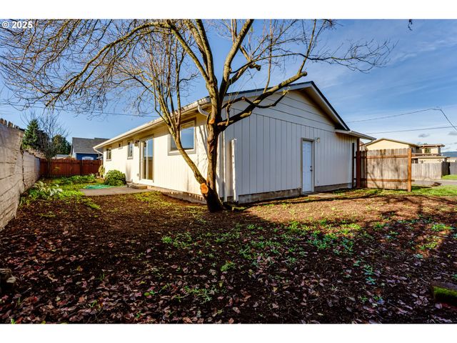 3503 OREGON Ave, Springfield, OR 97478