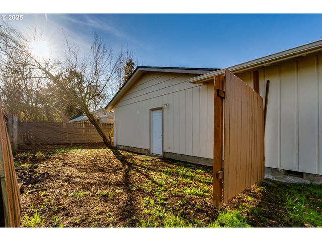 3503 OREGON Ave, Springfield, OR 97478