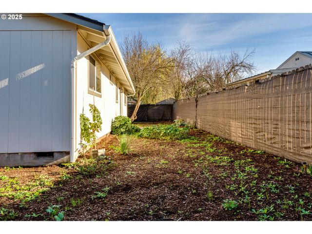 3503 OREGON Ave, Springfield, OR 97478