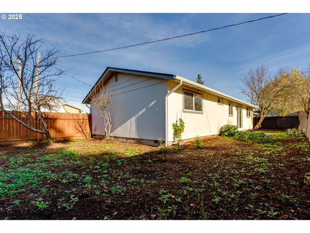3503 OREGON Ave, Springfield, OR 97478