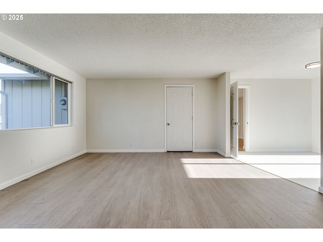 3503 OREGON Ave, Springfield, OR 97478