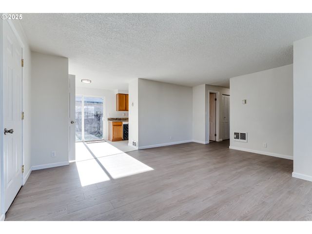 3503 OREGON Ave, Springfield, OR 97478