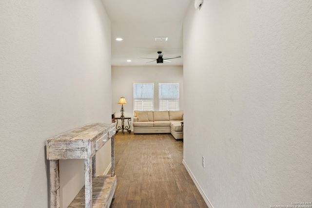 837 MARGAY LOOP, Seguin, TX 78155