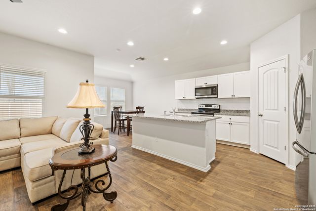 837 MARGAY LOOP, Seguin, TX 78155