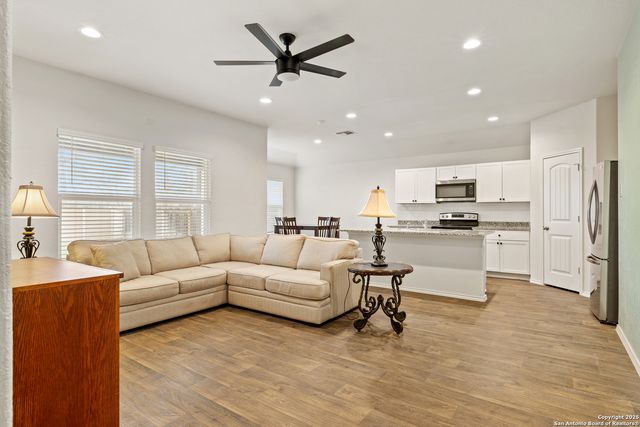 837 MARGAY LOOP, Seguin, TX 78155