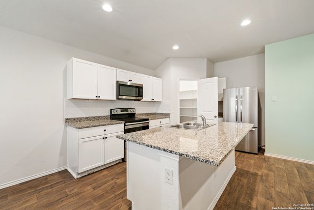 837 MARGAY LOOP, Seguin, TX 78155