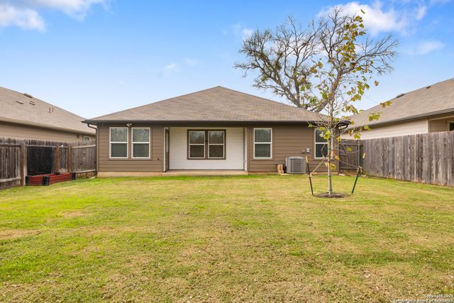 837 MARGAY LOOP, Seguin, TX 78155
