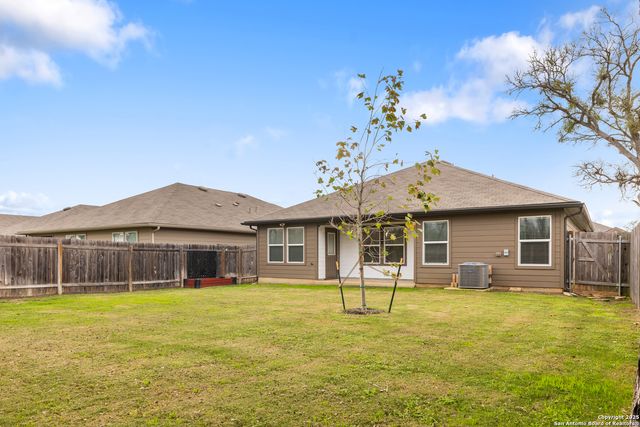 837 MARGAY LOOP, Seguin, TX 78155