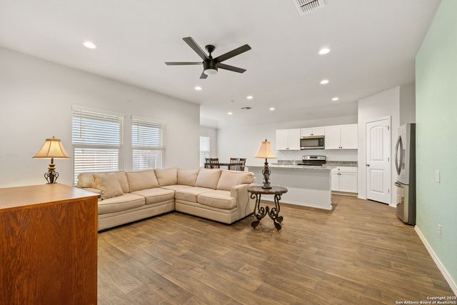 837 MARGAY LOOP, Seguin, TX 78155