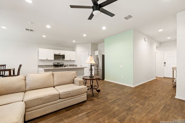 837 MARGAY LOOP, Seguin, TX 78155