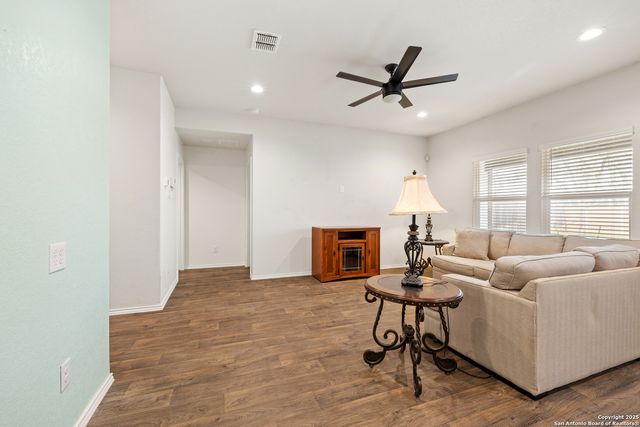 837 MARGAY LOOP, Seguin, TX 78155