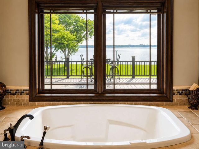 24730 HALF PONE POINT RD, Hollywood, MD 20636