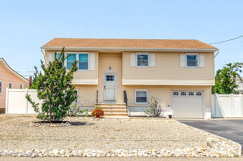 3428 Bergen Avenue, Toms River, NJ 08753