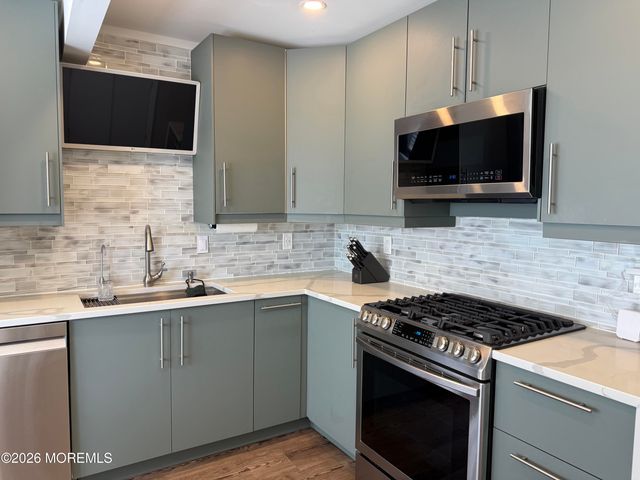 15 Beachway Avenue 10, Keansburg, NJ 07734