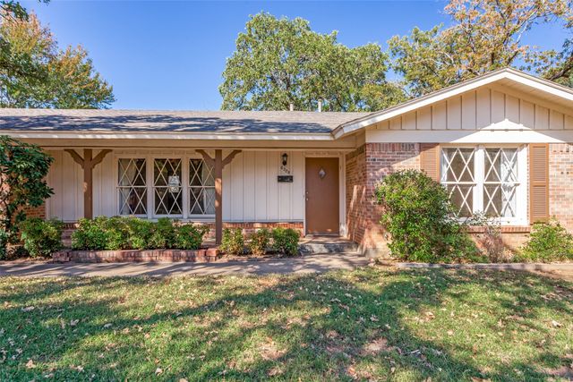6229 Warrington Place, Fort Worth, TX 76112