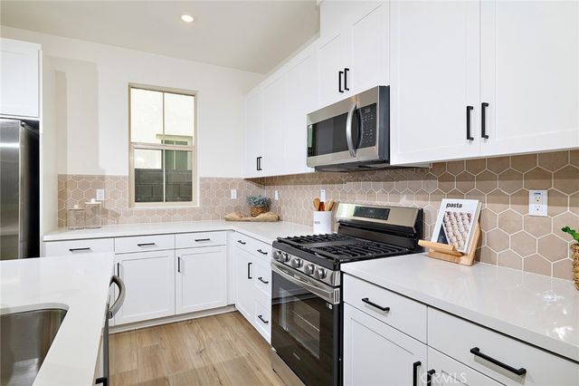 15870 Blue Copper Way, Fontana, CA 92336