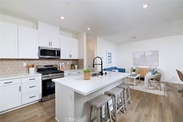 15870 Blue Copper Way, Fontana, CA 92336