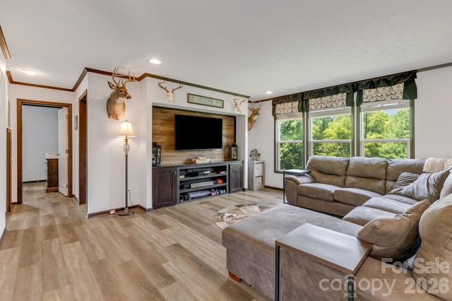 256 Phillips Valley Road, Mars Hill, NC 28754