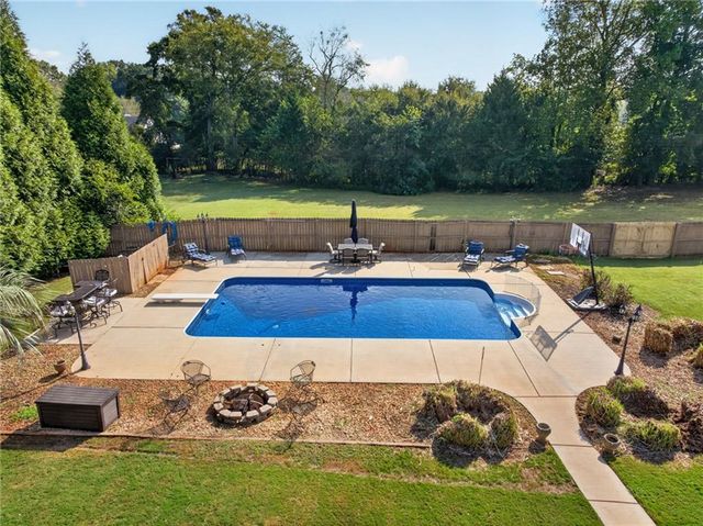 291 Durham Drive, Hoschton, GA 30548