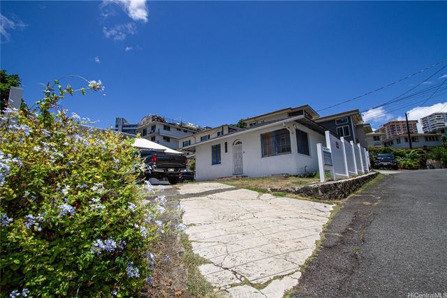 1044 Green Street A, Honolulu, HI 96814