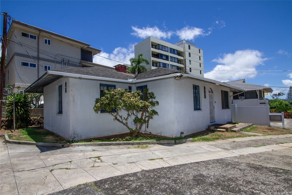 1044 Green Street A, Honolulu, HI 96814