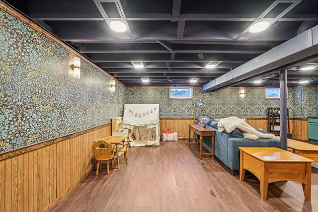 395 E OAK LANE, Oak Creek, WI 53154