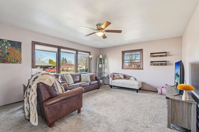 395 E OAK LANE, Oak Creek, WI 53154