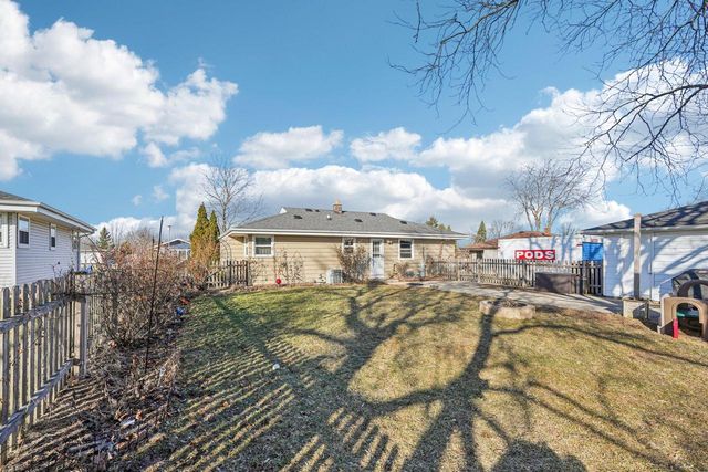 395 E OAK LANE, Oak Creek, WI 53154