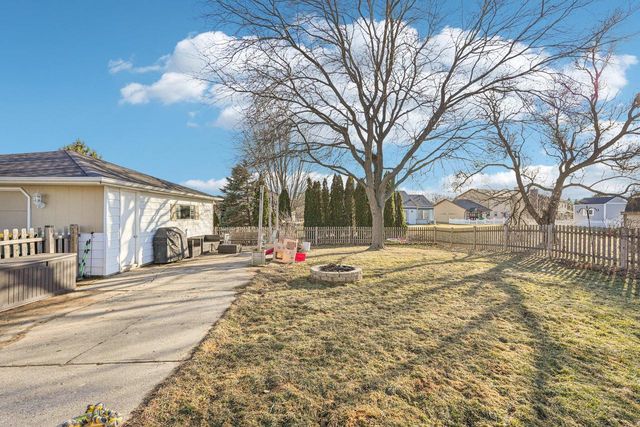 395 E OAK LANE, Oak Creek, WI 53154