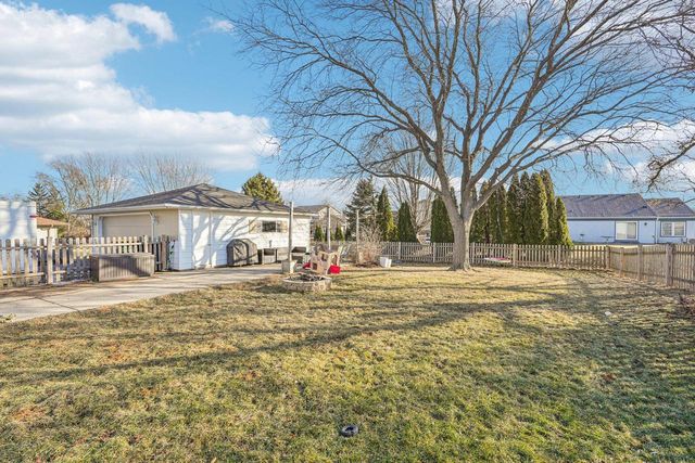 395 E OAK LANE, Oak Creek, WI 53154