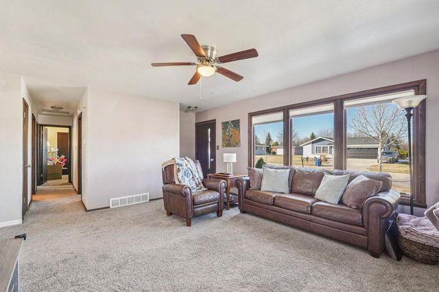 395 E OAK LANE, Oak Creek, WI 53154