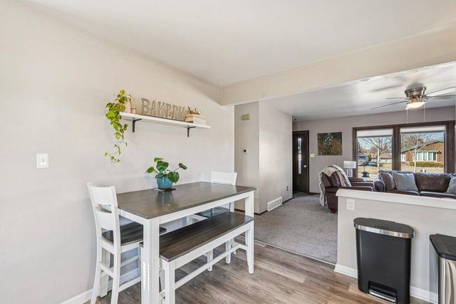 395 E OAK LANE, Oak Creek, WI 53154