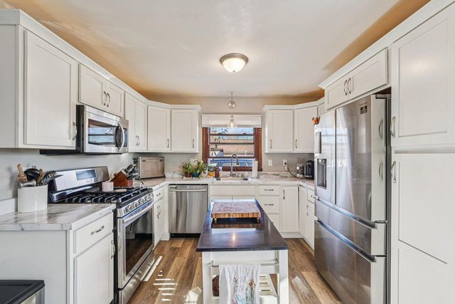 395 E OAK LANE, Oak Creek, WI 53154